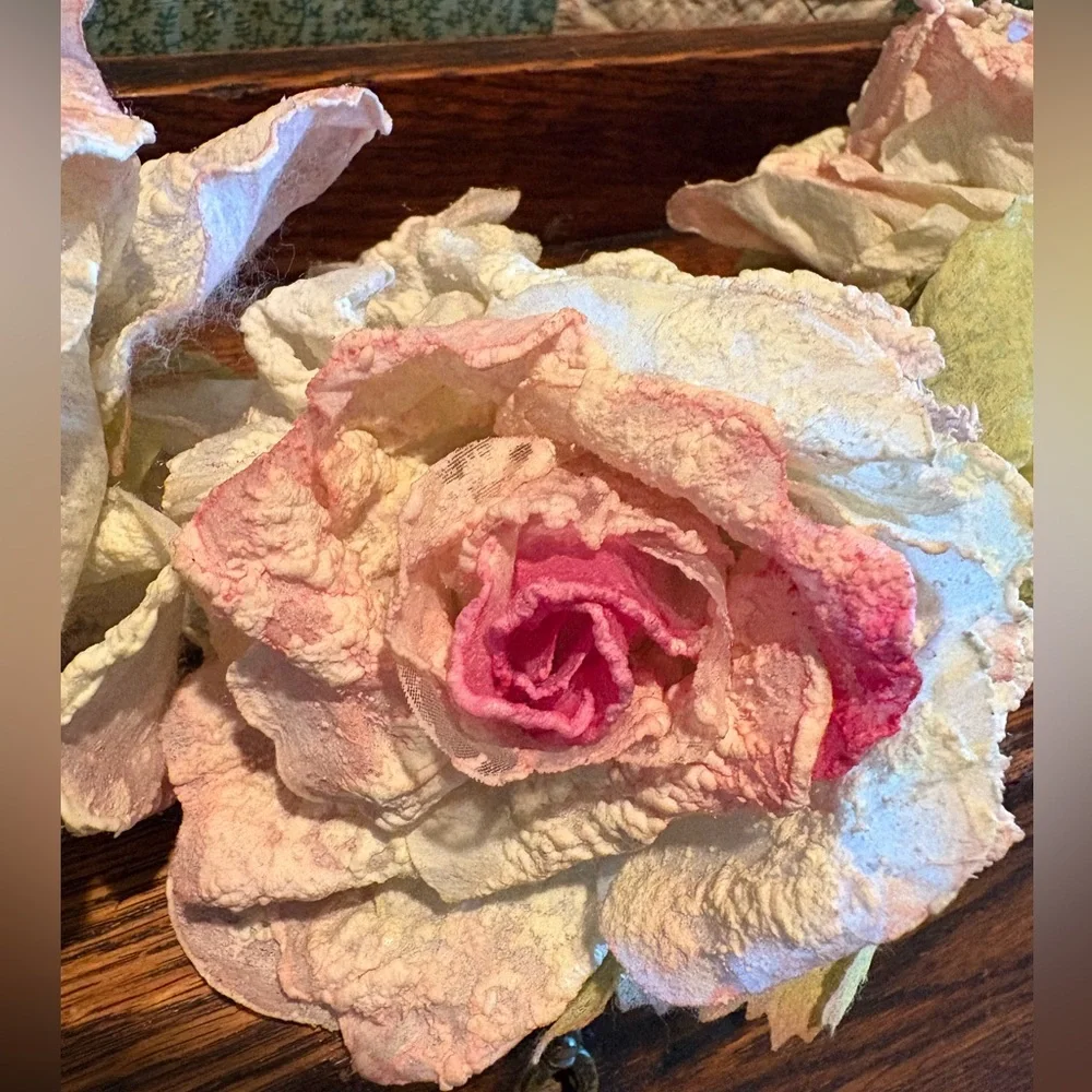 NWT Faux Garland DISTRESSED ROSES MAGNIFICENT 40” Flexible Lt Pink WEDDI…